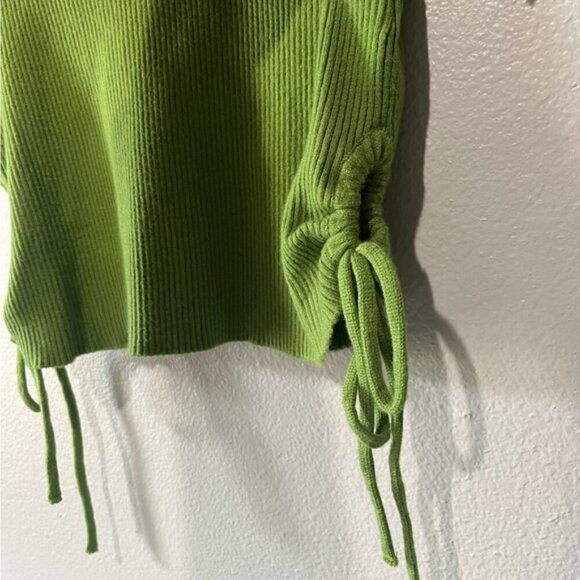 FOREVER 21- NEW Ribbed Short Sleeve Crop Top with Ties on Sides Size L - Picture 4 of 5